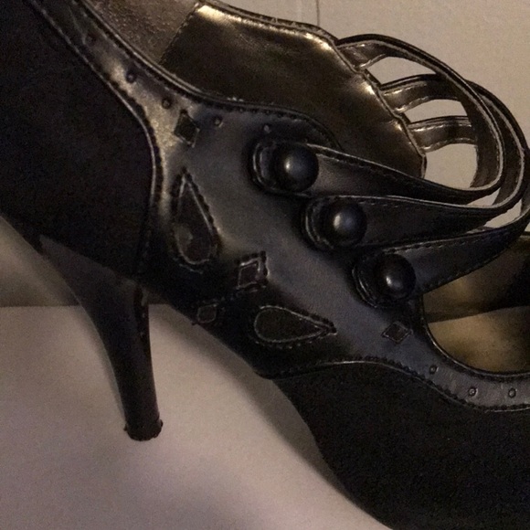Black faux suede and leather high heels. - Picture 3 of 4